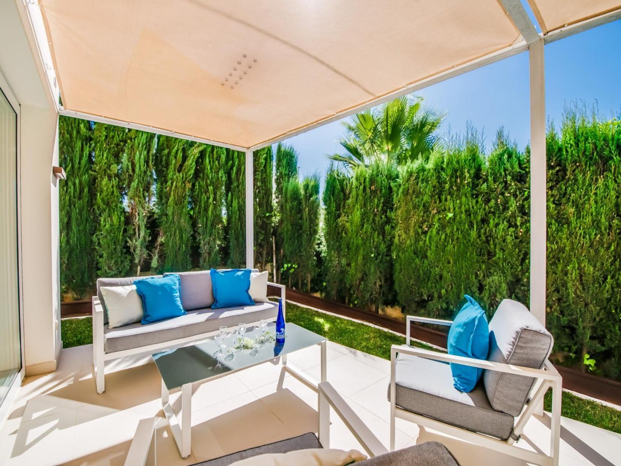 With Fenced Garden Holiday home
